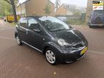 Toyota Aygo Navigatie / Tweede eigenaar / Airco / 5 deurs /, Voorwielaandrijving, Euro 5, Gebruikt, 4 stoelen