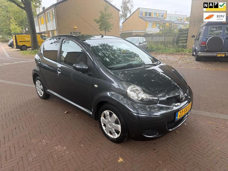 Toyota Aygo Navigatie / Tweede eigenaar / Airco / 5 deurs /, Auto's, Toyota, Bedrijf, Te koop, Aygo, ABS, Airbags, Airconditioning