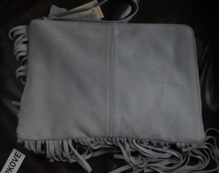 CLUTCH OF POLS TAS VAN BLAUW SUEDE LEER * Nieuw *, Sieraden, Tassen en Uiterlijk, Tassen | Damestassen, Zo goed als nieuw, Handtas