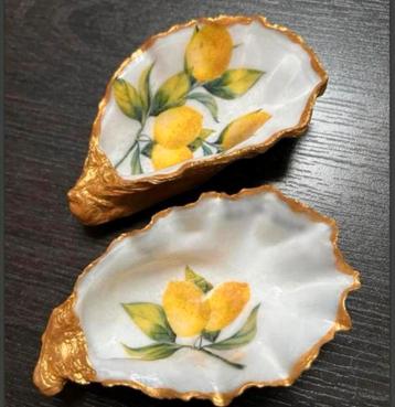 Oester schelpen goud met fruitsoorten alles mogelijk beschikbaar voor biedingen