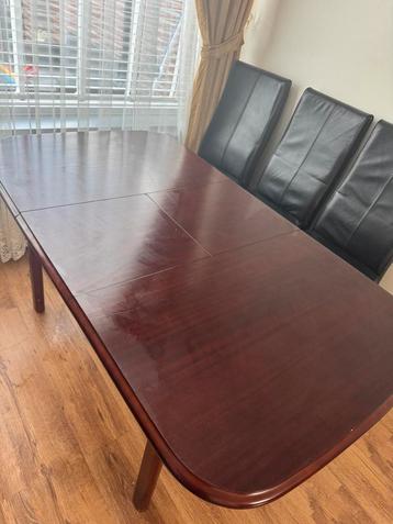 Klassiek en degelijk eettafel 160x90 cm uitrekbaar beschikbaar voor biedingen
