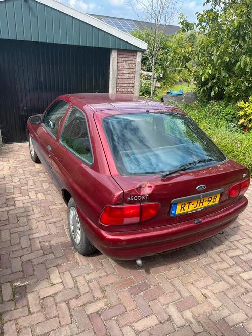 Ford Escort 1.6 I CTX 16V AUT 1997 Rood, Auto's, Ford, Particulier, Escort, Benzine, Hatchback, Automaat, Origineel Nederlands