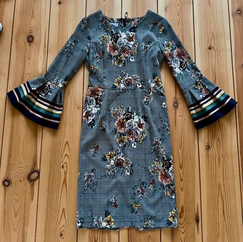 Jurk Rinascimento - Grijs ruit bloem - maat 40 medium large, Kleding | Dames, Jurken, Zo goed als nieuw, Maat 38/40 (M), Grijs