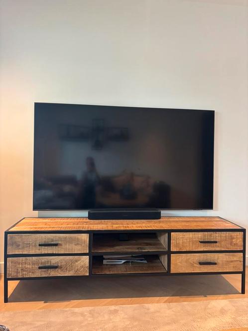 Tv meubel mango hout en zwart staal, Huis en Inrichting, Kasten | Televisiemeubels, Zo goed als nieuw, Minder dan 100 cm, 150 tot 200 cm