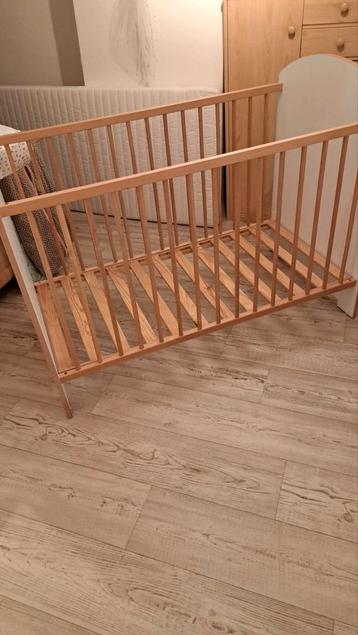 Mooi houten ledikant - Zo goed als nieuw! beschikbaar voor biedingen