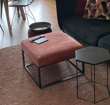 Otto vierkant poef fluweel roze voetenbank 60x60 beschikbaar voor biedingen