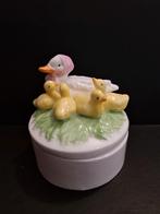 Porseleinen doosje moeder eend met kuikens, Ophalen of Verzenden