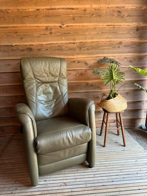 Prachtige sta op stoel (leer/zorg stoel/meerdere motoren), Huis en Inrichting, Fauteuils, Gebruikt, Leer, Minder dan 50 cm, Minder dan 75 cm