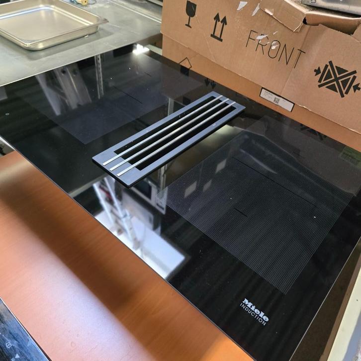 Miele inbouw inductie kookplaat met afzuiging KMDA7774FL, Witgoed en Apparatuur, Kookplaten, Refurbished, Inbouw, Inductie, 4 kookzones