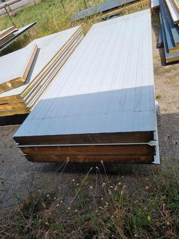 Sandwichpanelen 10cm dik beschikbaar voor biedingen