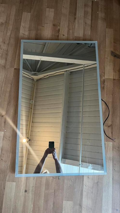 Verwarmde badkamerspiegel met verlichting warm wit 100x60cm, Huis en Inrichting, Badkamer | Badkamermeubels, Zo goed als nieuw