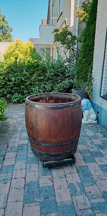 Mooi	

3/4 Eikenhouten wijnvat, 220 liter plantenbak beschikbaar voor biedingen