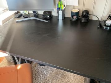 Bureau in hoogte verstelbaar beschikbaar voor biedingen