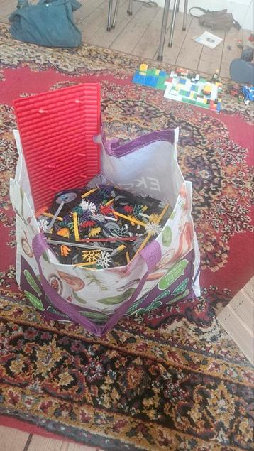Grote tas vol Knex. Met boekjes beschikbaar voor biedingen