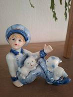 Vintage Porseleinen Beeldje Jongen met Hondjes, Ophalen of Verzenden