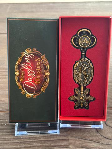 Disney limited dazzling parade key /sleutel  beschikbaar voor biedingen
