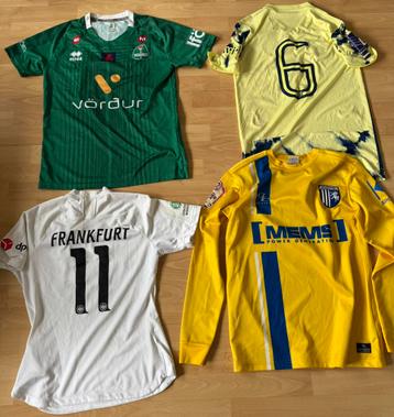 Voetbalshirts vrouwenvoetbal meiden-/damesvoetbal speelsters beschikbaar voor biedingen