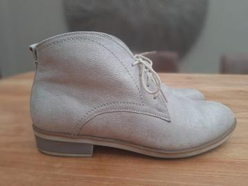 Zéér nette veterschoenen Durea, maat 37.5 beschikbaar voor biedingen