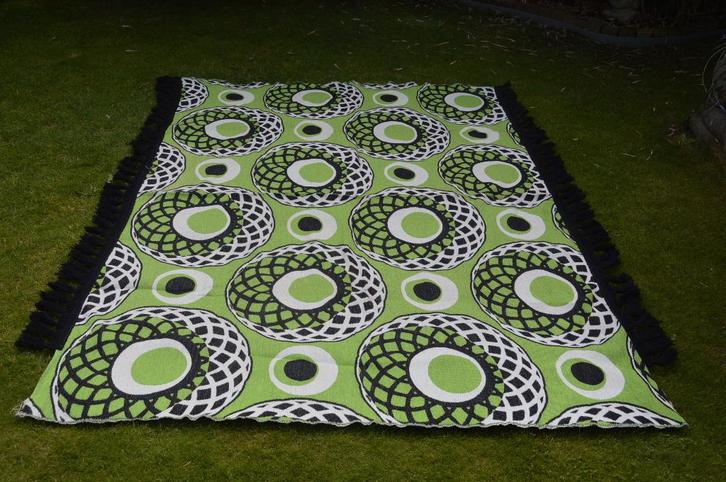 woondeken/ sprei groen, wit en zwarte ronde motieven 250cm, Huis en Inrichting, Slaapkamer | Beddengoed, Gebruikt, Deken of Dekbed