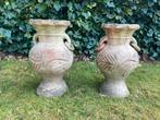 2 identieke karakteristieke terracotta potten kruik vorm, Tuin en Terras, Overige vormen, Tuin, 40 tot 70 cm, Terracotta