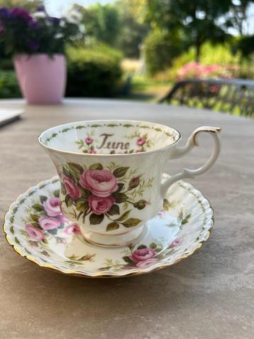 FLOWERS OF THE MONTH SERIES beschikbaar voor biedingen