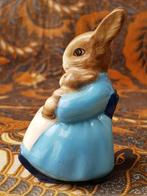 Mrs. Rabbit and Bunnies Royal Albert Beatrix Potter beeldje., Antiek en Kunst, Ophalen of Verzenden