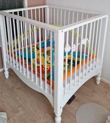 Landelijke Bopita Belle baby box brocante met gratis matras beschikbaar voor biedingen