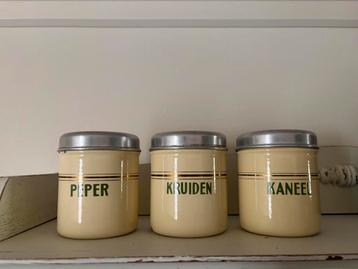 Emaille kruidenpotjes crème beschikbaar voor biedingen