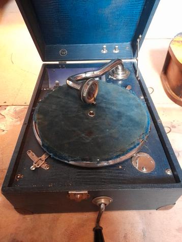 Antieke Platenspeler met Platen beschikbaar voor biedingen