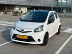 Toyota Aygo 1.0 12V Vvt-i 3DRS MMT 2013 Wit, Auto's, Toyota, Voorwielaandrijving, 4 stoelen, Handgeschakeld, Particulier