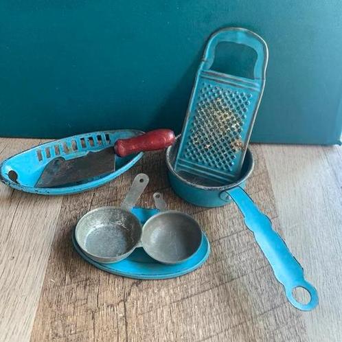 Antiek-emaille-poppenkeuken accessoires, Antiek en Kunst, Antiek | Speelgoed, Ophalen of Verzenden
