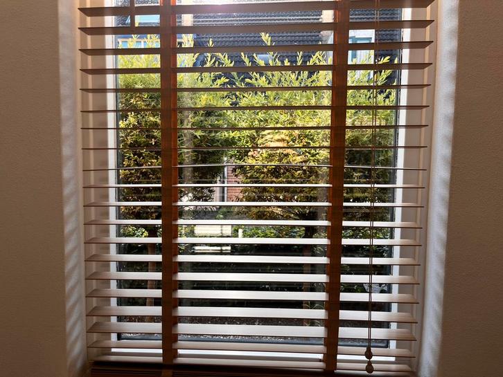 3 zeer nette houten jaloezieën, Huis en Inrichting, Stoffering | Gordijnen en Lamellen, Zo goed als nieuw, 200 cm of meer, Overige kleuren