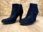 Zwarte suède enkellaarsjes met hoge hakke, Zwart, Ophalen of Verzenden, Zo goed als nieuw, Schoenen met hoge hakken