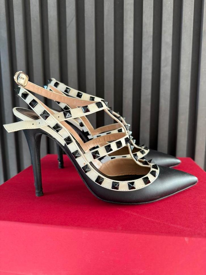 VALENTINO GARAVANI Rockstud Heels 38 Black & Beige Set, Kleding | Dames, Schoenen, Gedragen, Schoenen met hoge hakken, Zwart, Ophalen of Verzenden