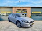 Volvo V40 2.0 T3 Momentum. *Trekhaak*NL-Auto*Historie*, Voorwielaandrijving, Gebruikt, Euro 6, 4 cilinders