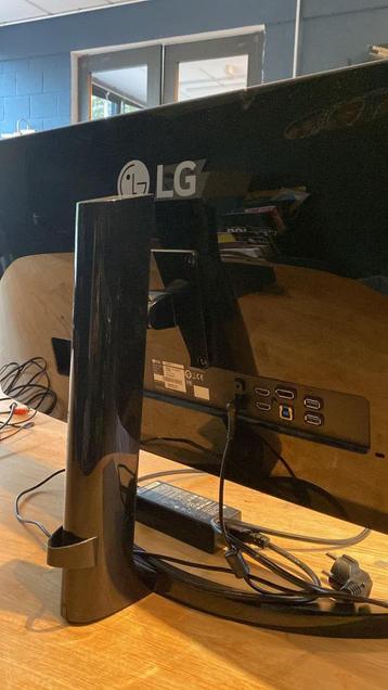  LG 34' Ultra Wide Screen (LG 34UM88C) beschikbaar voor biedingen