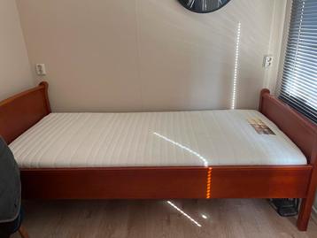 Houten Eenpersoonsbed beschikbaar voor biedingen