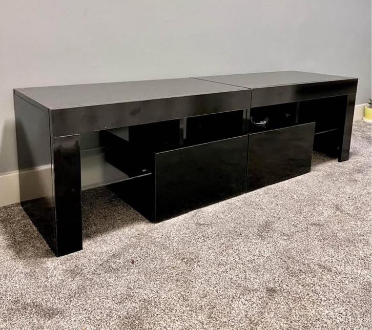 Modern Black TV Stand with LED Lights & Storage, Huis en Inrichting, Tafels | Statafels, Zo goed als nieuw, Ophalen