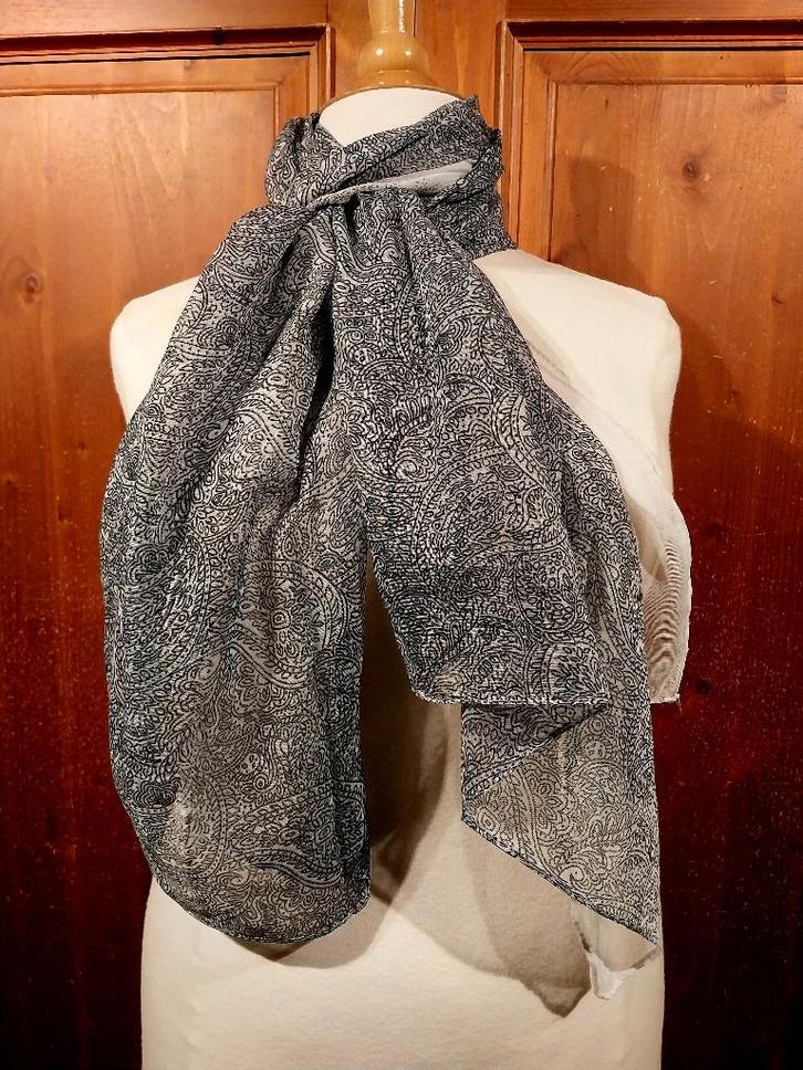 mooie sjaal zwart grijs paisley, Kleding | Dames, Mutsen, Sjaals en Handschoenen, Nieuw, Sjaal, Maat 46/48 (XL) of groter, Ophalen of Verzenden