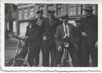 Workum 6 mannen met fiets, Ophalen of Verzenden, 1940 tot 1960, Ongelopen, Friesland