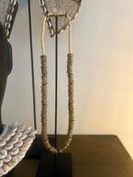 Etnische ketting op standaard, hotel chique, Huis en Inrichting, Woonaccessoires | Overige, Ophalen of Verzenden, Zo goed als nieuw