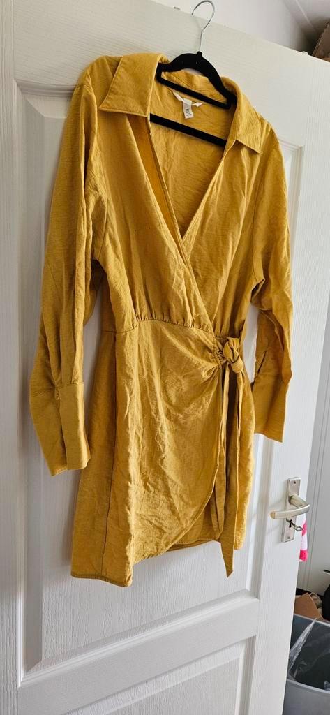 Gele H&M Wikkeljurk - Kast Opruiming, Kleding | Dames, Jurken, Zo goed als nieuw, Geel, Boven de knie, Ophalen of Verzenden