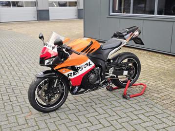 Honda Sport CBR 600RR Repsol uitgevoerd. Nieuwe banden. beschikbaar voor biedingen
