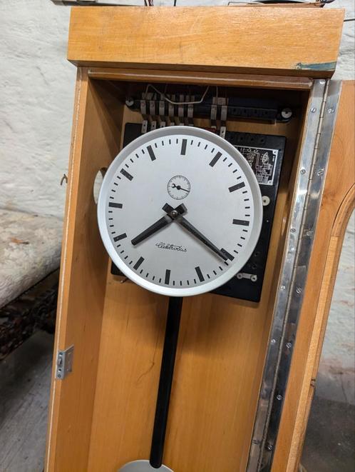 Oude elektrische klok €25, Antiek en Kunst, Antiek | Klokken, Ophalen