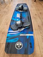 North Atmos 2025 +flex pro bindingen 2025, Watersport en Boten, Kitesurfen, Twintip, Kiteboard, Ophalen of Verzenden, Zo goed als nieuw