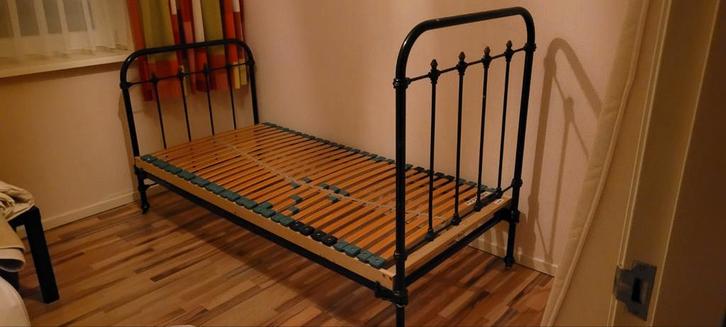 Frans Ledikant - Stijlvol en stevig!, Huis en Inrichting, Slaapkamer | Bedden, Gebruikt, Eenpersoons, 90 cm, 200 cm, Metaal, Zwart