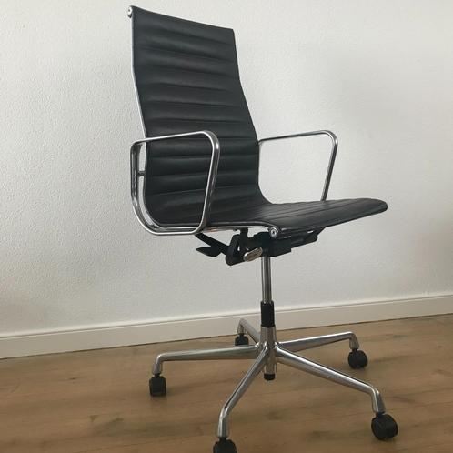 IZGS Vitra Eames Aluminium stoel EA 119 Gepolijst leer bruin, Huis en Inrichting, Bureaustoelen, Zo goed als nieuw, Bruin, Ophalen