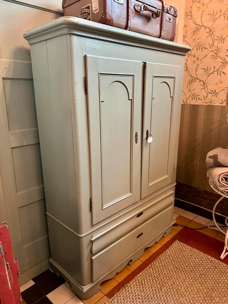 Leuke landelijk oude kleding kast licht groen IL Fienile, Antiek en Kunst, Antiek | Meubels | Kasten, Ophalen of Verzenden