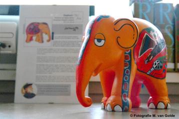 Corneille – Oranje Parade Olifant met gesigneerd certificaat