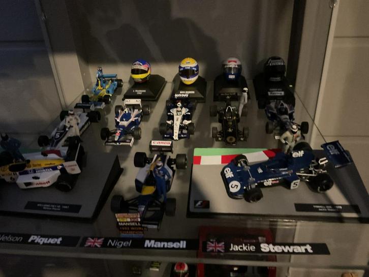 Kampioenen set 1:43 formule 1 enkele auto,s enkele helm 1:8, Verzamelen, Automerken, Motoren en Formule 1, Zo goed als nieuw, Formule 1